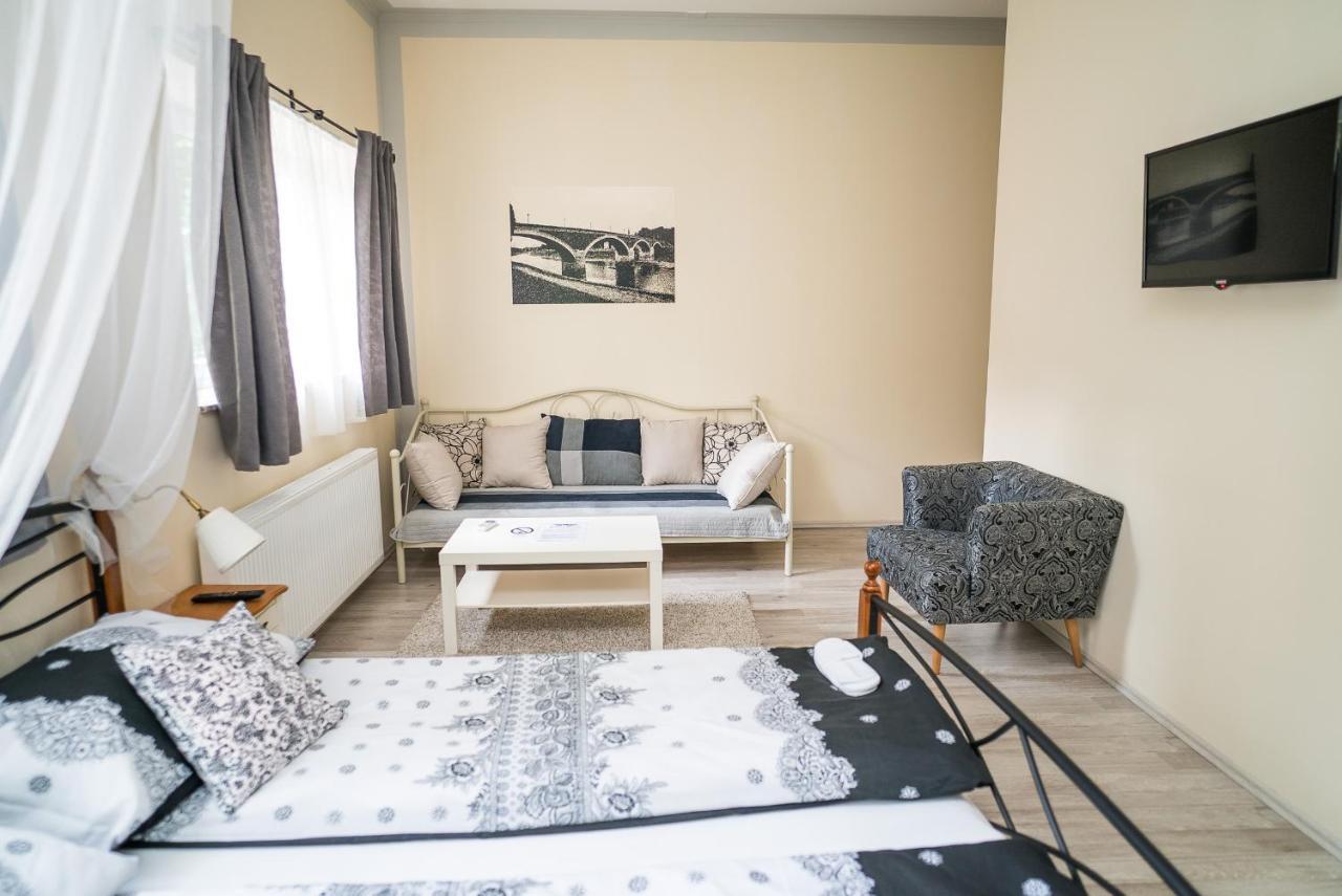 Boutique Hostel Kings N' Queens Zágráb Kültér fotó