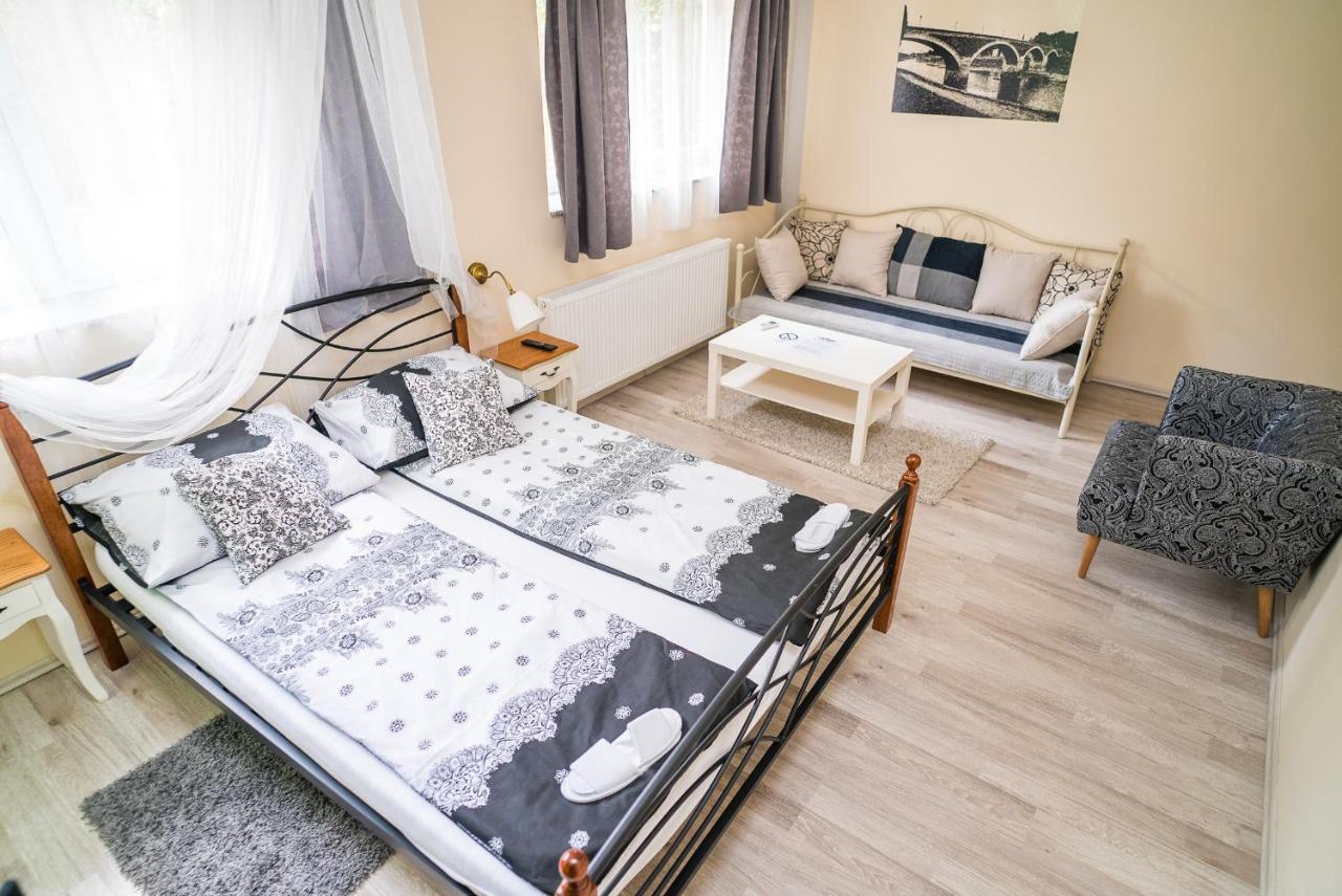 Boutique Hostel Kings N' Queens Zágráb Kültér fotó