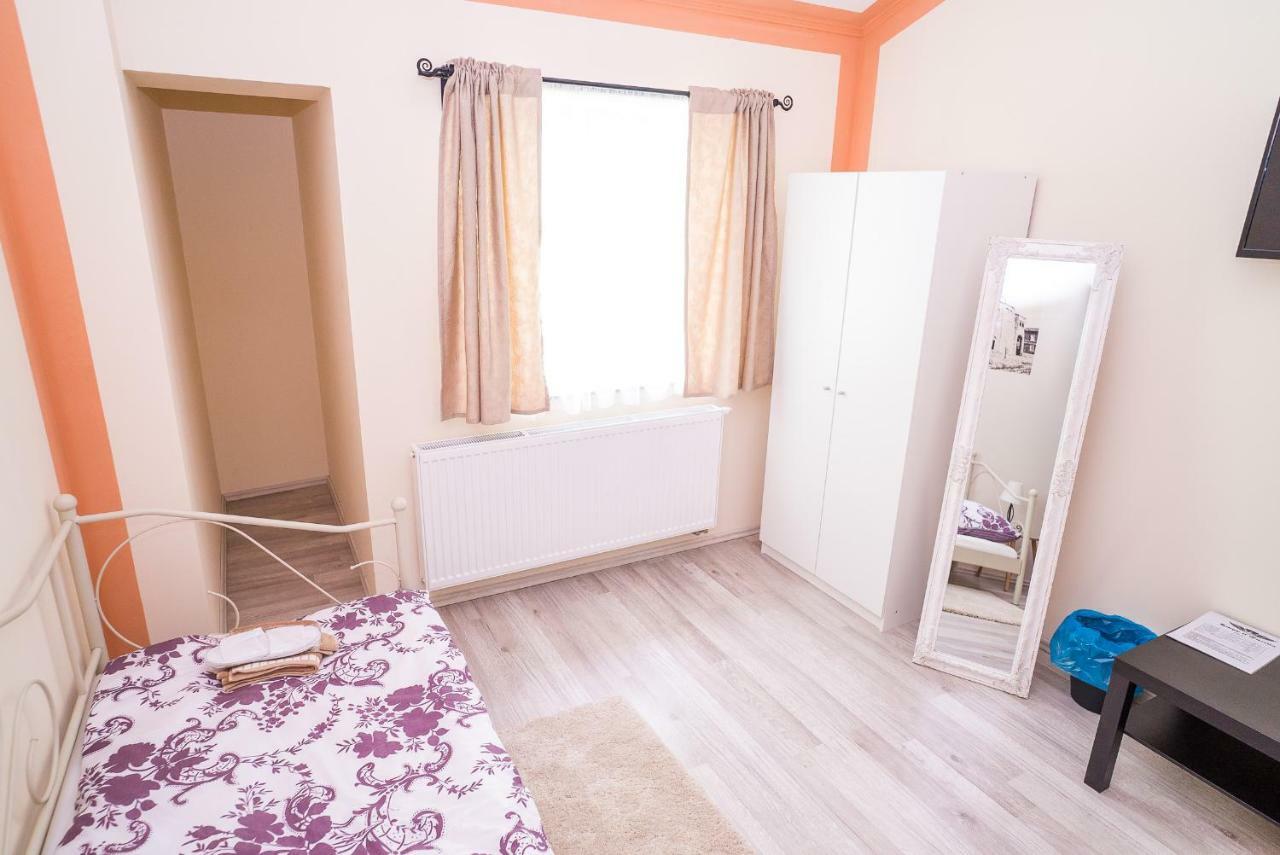 Boutique Hostel Kings N' Queens Zágráb Kültér fotó